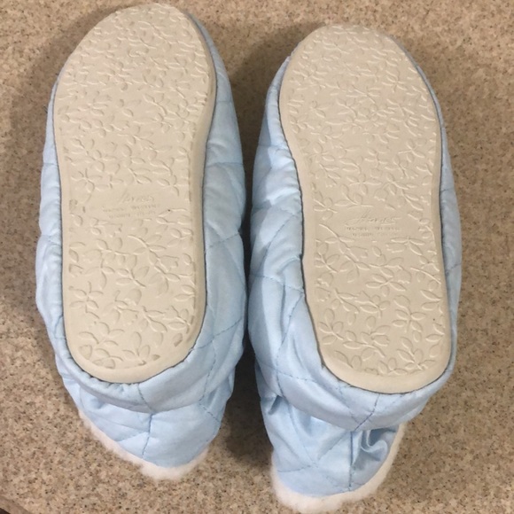 Hanes super comfy slippers NWOT - Picture 4 of 8